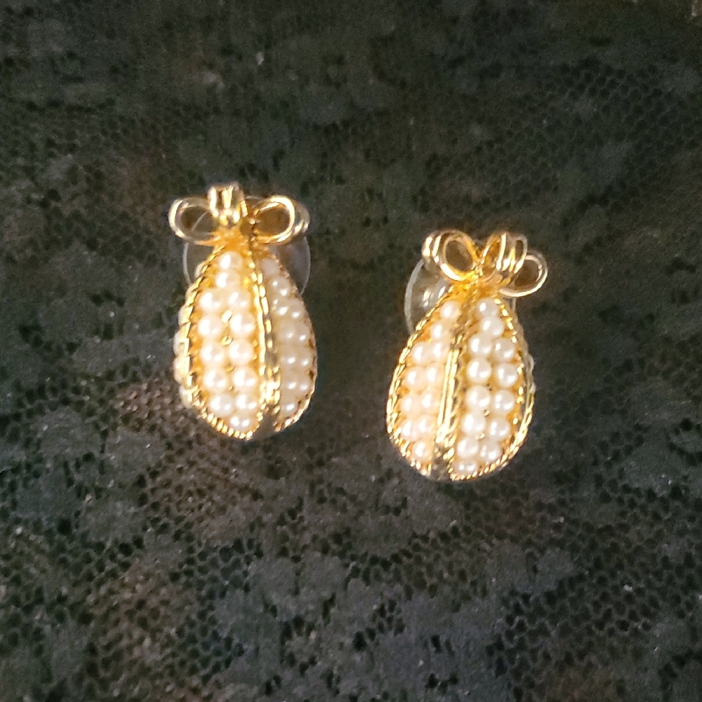 Elegant Gold and Pearl Joan Rivers Earrings JO+